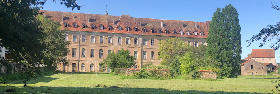 Klooster tuinaanzicht